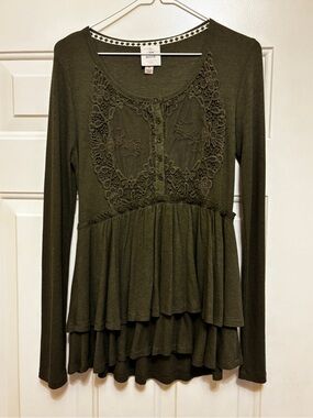 Knox Rose Peplum Lace Front Olive Green Long Sleeve Top. Size S